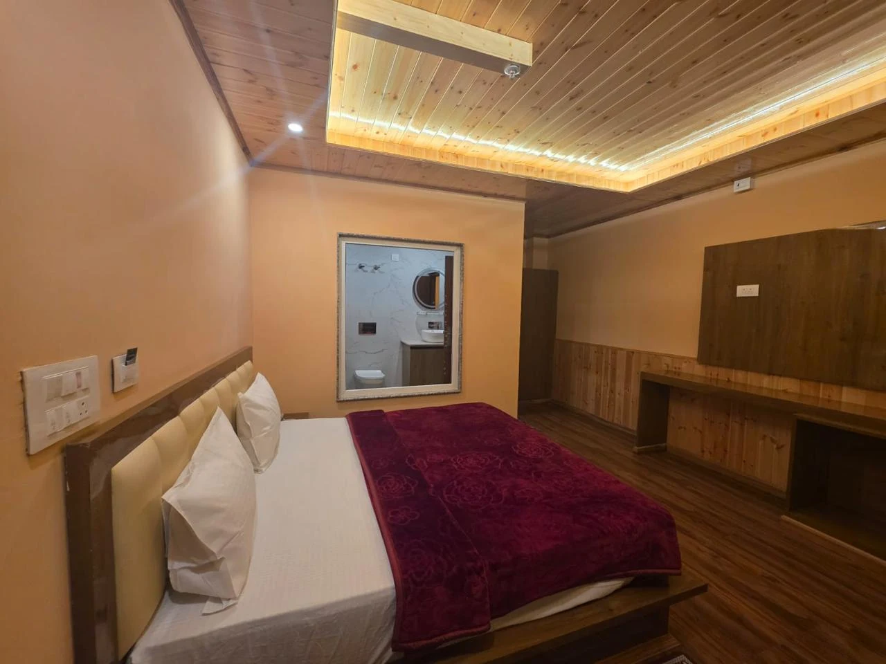 Premium Cedar Suite